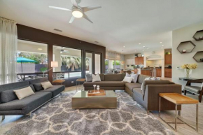 Spanish Modern Retreat Soak In The Sun Amp Enjoy The Cali Life Style